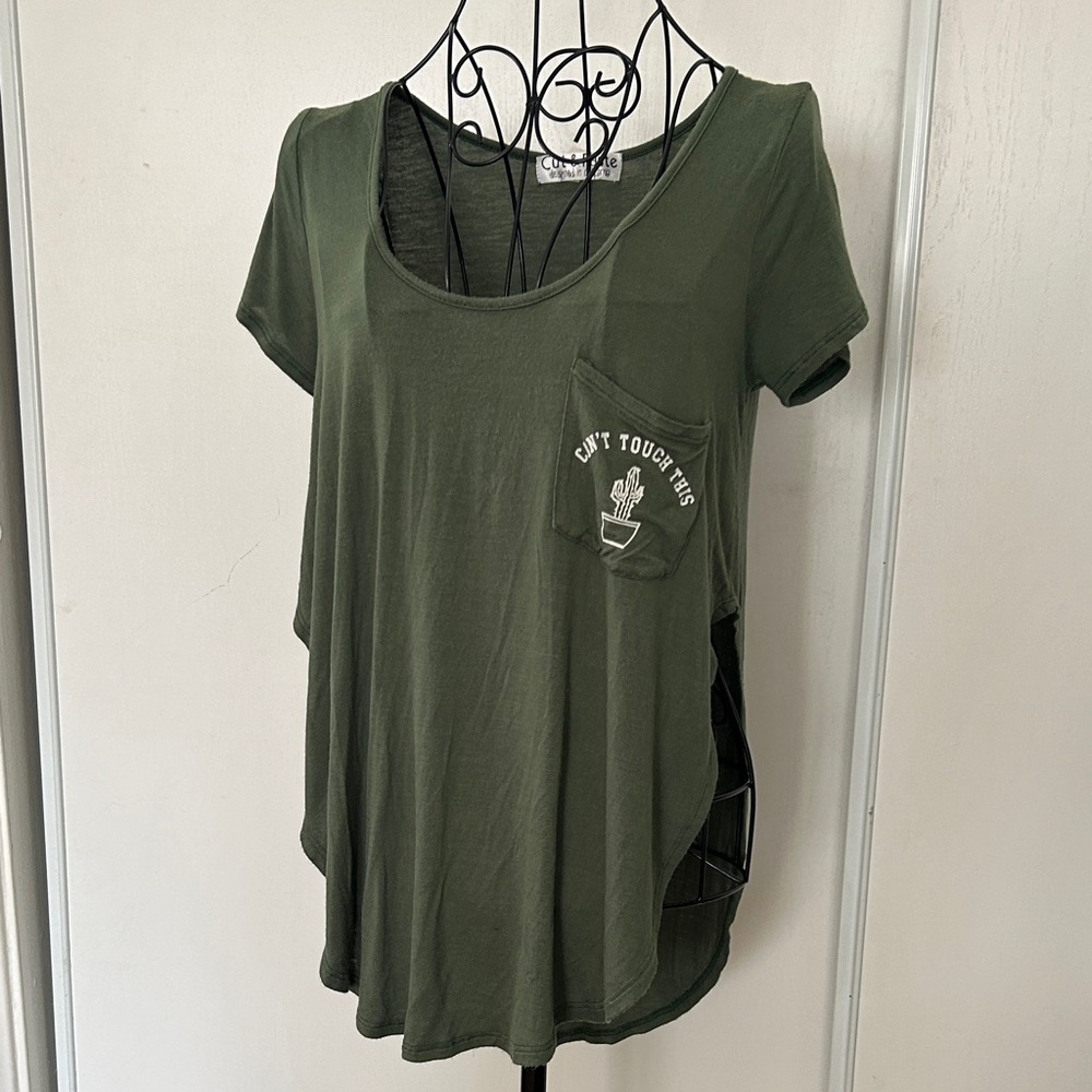 Cut & Paste Casual Olive Graphic Hi Lo Tee with Pocket Size M